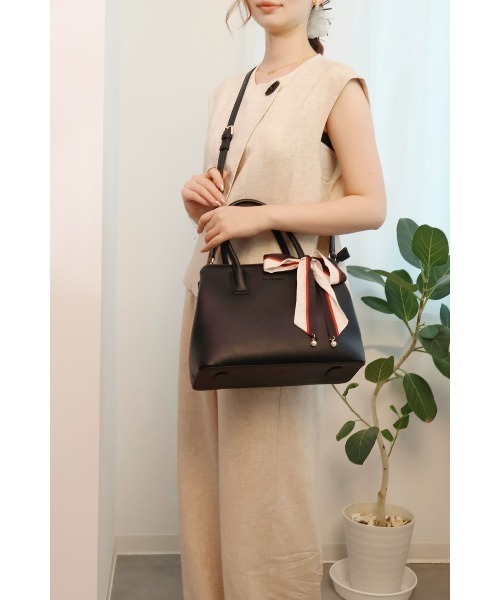 SAISON DE PAPILLON（セゾンドパピヨン）の「（高評価）スカーフ付き2way大容量ハンドバッグ 定番 入学式　卒業式（ハンドバッグ・レディース・ブラック/ブラウン/オフホワイト/グレイッシュベージュ・フリー）」の16枚目の写真