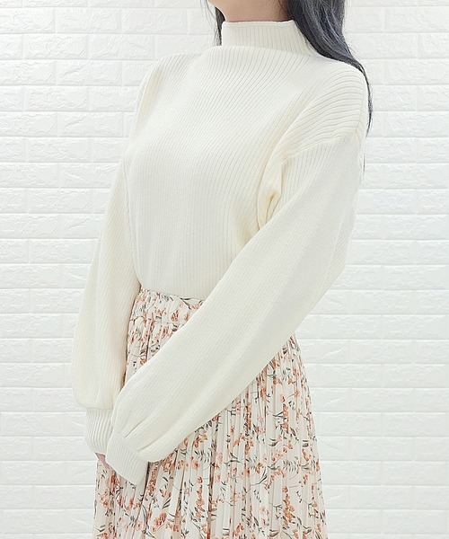 Lace Ladies(レースレディース)の「パフスリーブ モックネック ニット(ニット/セーター・レディース・ホワイト/ブラック/ベージュ/ピンク・FREE)」の3枚目の写真