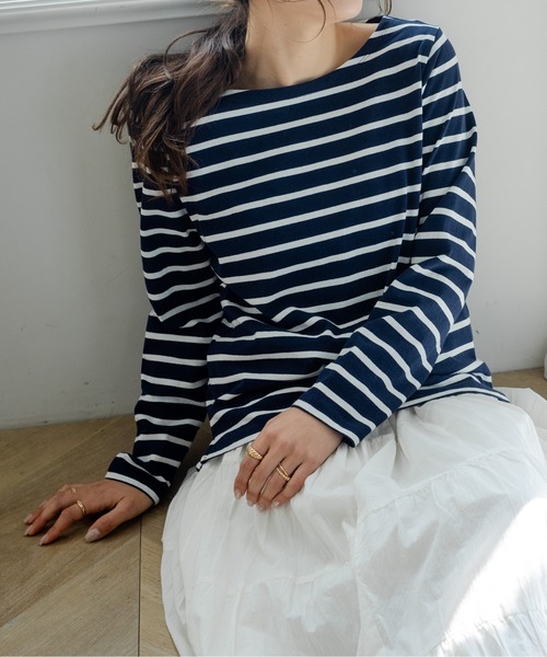 TRIANGLE PALETTE(トライアングルパレット)の「ボートネック ボーダー長袖Tシャツ(Tシャツ/カットソー・レディース・ネイビー/ブルー/モカ/ホワイト×ブラック/グレイッシュベージュ/ブラック/グリーン/ピンク/イエロー/グレー/レッド・FREE)」の7枚目の写真