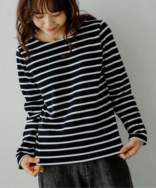 TRIANGLE PALETTE(トライアングルパレット)の「ボートネック ボーダー長袖Tシャツ(Tシャツ/カットソー・レディース・ネイビー/ブルー/モカ/ホワイト×ブラック/グレイッシュベージュ/ブラック/グリーン/ピンク/イエロー/グレー/レッド・FREE)」の12枚目の写真