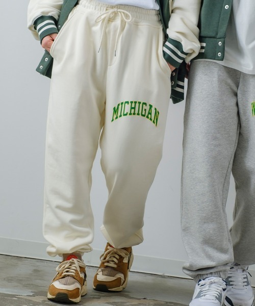 improves(インプローブス)の「アーチロゴプリント&ソリッド 引揃裏毛 バルーンシルエット ワイド スウェットパンツ(スウェットパンツ・メンズ・ネイビー/オフホワイト/グリーン/杢グレー/チャコール/D/E/F/C/B/A・MEDIUM/LARGE)」の2枚目の写真