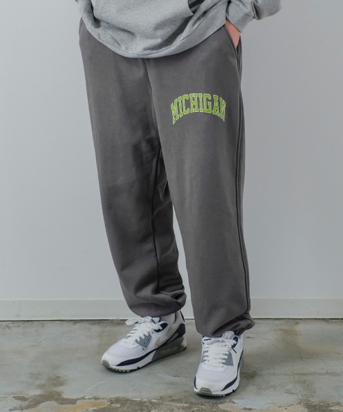 improves(インプローブス)の「アーチロゴプリント&ソリッド 引揃裏毛 バルーンシルエット ワイド スウェットパンツ(スウェットパンツ・メンズ・ネイビー/オフホワイト/グリーン/杢グレー/チャコール/D/E/F/C/B/A・MEDIUM/LARGE)」の4枚目の写真