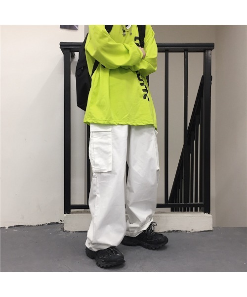 ARULE(アルール)の「A'GEM/9 × .kom『ARULE/アルール』ルーズシルエット サイドポケット ワイドカーゴパンツ(カーゴパンツ・メンズ・ホワイト・L/M)」の8枚目の写真