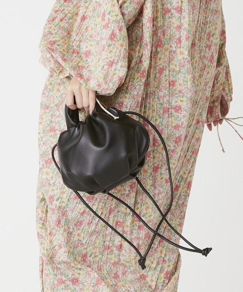 TOPKAPI（トプカピ）の「【TREASURE TOPKAPI】 ソフトラムレザー 巾着 バッグ（ハンドバッグ・レディース・ブラック/ベージュ/クリーム・FREE）」の2枚目の写真