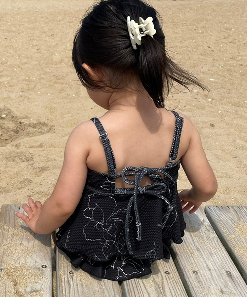 Chico(チコ)の「【水着/トップス】Kids フロントねじりトップス(水着・キッズ・ホワイト/ホワイト系その他2/ブラック系その他2/ブルー・110/130)」の6枚目の写真