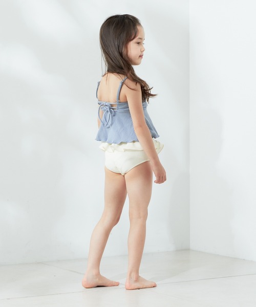 Chico(チコ)の「【水着/トップス】Kids フロントねじりトップス(水着・キッズ・ホワイト/ホワイト系その他2/ブラック系その他2/ブルー・110/130)」の20枚目の写真