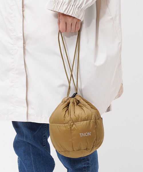 TAION（タイオン）の「【 TAION / タイオン 】 ドロストダウンバッグ 巾着 ダウン バッグ S DON TAION DST01 S（ショルダーバッグ・レディース・ブラック/ベージュ/オフホワイト/サックスブルー/ブルー/グリーン/ラベンダー/キャメル/グレー・FREE）」の5枚目の写真