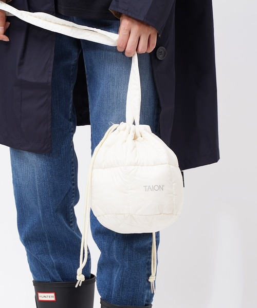 TAION（タイオン）の「【 TAION / タイオン 】 ドロストダウンバッグ 巾着 ダウン バッグ S DON TAION DST01 S（ショルダーバッグ・レディース・ブラック/ベージュ/オフホワイト/サックスブルー/ブルー/グリーン/ラベンダー/キャメル/グレー・FREE）」の2枚目の写真