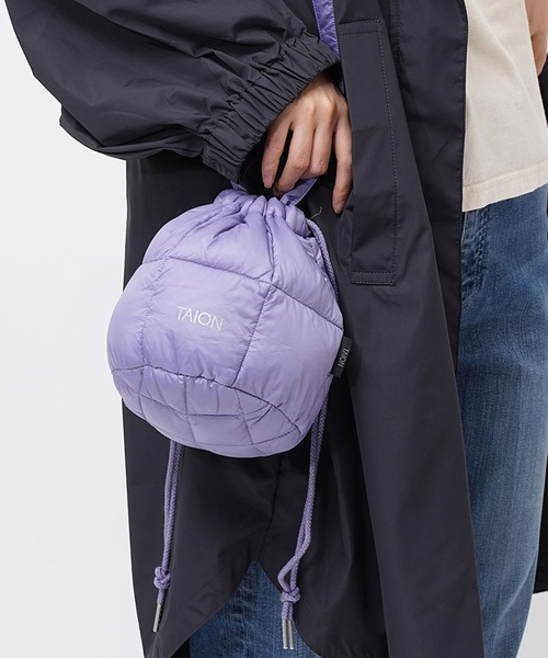 TAION（タイオン）の「【 TAION / タイオン 】 ドロストダウンバッグ 巾着 ダウン バッグ S DON TAION DST01 S（ショルダーバッグ・レディース・ブラック/ベージュ/オフホワイト/サックスブルー/ブルー/グリーン/ラベンダー/キャメル/グレー・FREE）」の13枚目の写真