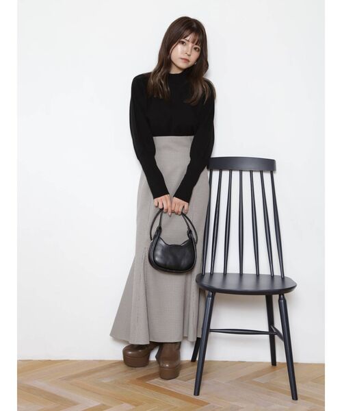 MURUA(ムルーア)の「モダンボトルネックニット(ニット/セーター・レディース・ブラック/パープル/アイボリー/モカ・FREE)」の5枚目の写真