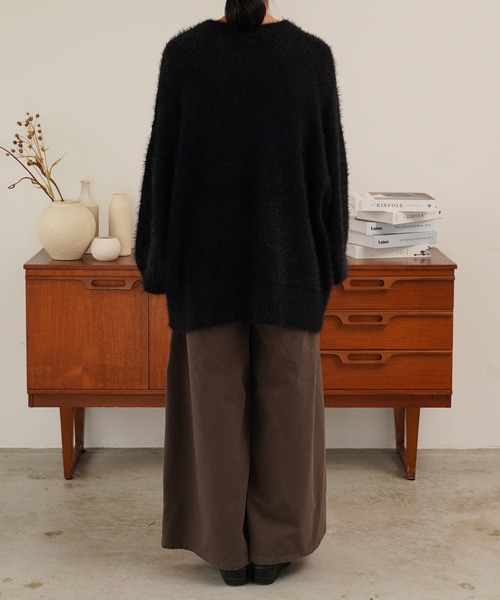 Aphlotus(アプロタス)の「オーバーサイズ クルーネック モヘアライク シャギーニット セーター(ニット/セーター・メンズ・ブラック/アイボリー/マスタード・MEDIUM/LARGE)」の15枚目の写真