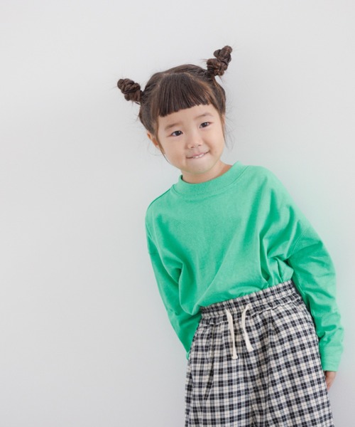 LOWRYS FARM（ローリーズファーム）の「ＵＳＡベーシックロンＴ　156955（Tシャツ/カットソー・キッズ・ブラック/オフホワイト/ブルー/グリーン/ピンク/イエロー/グリーン系その他/ブルー系その他/チャコールグレー/パープル/その他1/レッド/ピンク系その他・110cm/120cm/130cm/140cm/150cm）」の4枚目の写真