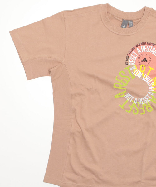 adidas by Stella McCartney（アディダスバイステラマッカートニー）の「【adidas by Stella McCartney】Tシャツ（ジェンダーニュートラル）（Tシャツ/カットソー・メンズ・ブラック/レッド・SMALL/X-LARGE/LARGE/MEDIUM/XX-LARGE/X-SMALL）」の21枚目の写真