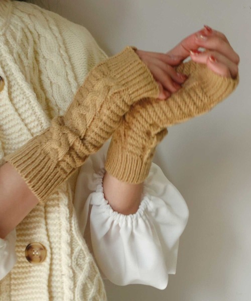 CORNERS（コーナーズ）の「ショートケーブルアームウォーマー（アームカバー・レディース・ブラック/ベージュ/ブラウン/グレー/オフホワイト/グリーン・FREE）」の5枚目の写真