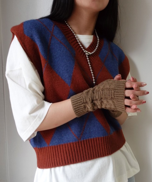 CORNERS（コーナーズ）の「ショートケーブルアームウォーマー（アームカバー・レディース・ブラック/ベージュ/ブラウン/グレー/オフホワイト/グリーン・FREE）」の7枚目の写真