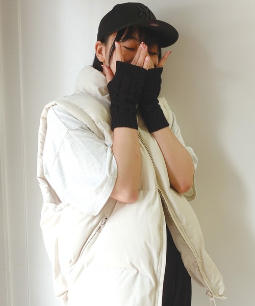 CORNERS（コーナーズ）の「ショートケーブルアームウォーマー（アームカバー・レディース・ブラック/ベージュ/ブラウン/グレー/オフホワイト/グリーン・FREE）」の11枚目の写真