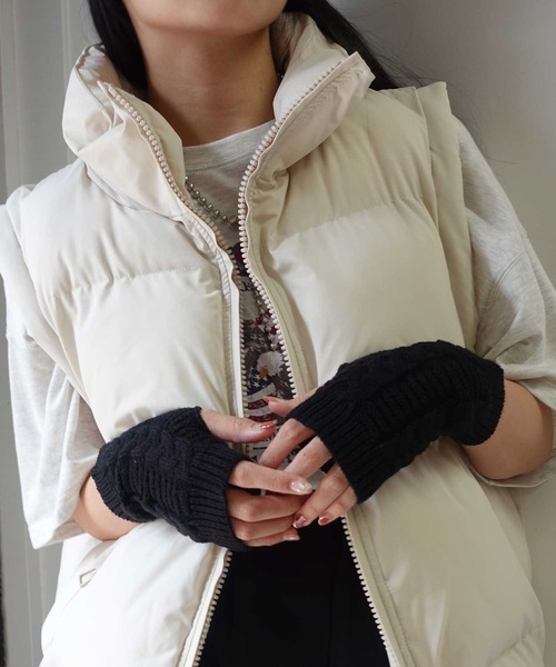 CORNERS（コーナーズ）の「ショートケーブルアームウォーマー（アームカバー・レディース・ブラック/ベージュ/ブラウン/グレー/オフホワイト/グリーン・FREE）」の13枚目の写真