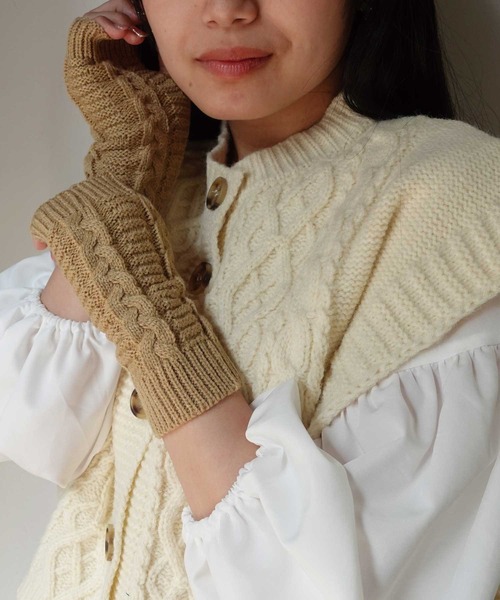 CORNERS（コーナーズ）の「ショートケーブルアームウォーマー（アームカバー・レディース・ブラック/ベージュ/ブラウン/グレー/オフホワイト/グリーン・FREE）」の14枚目の写真