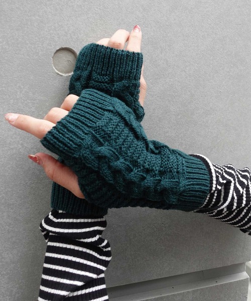 CORNERS（コーナーズ）の「ショートケーブルアームウォーマー（アームカバー・レディース・ブラック/ベージュ/ブラウン/グレー/オフホワイト/グリーン・FREE）」の15枚目の写真