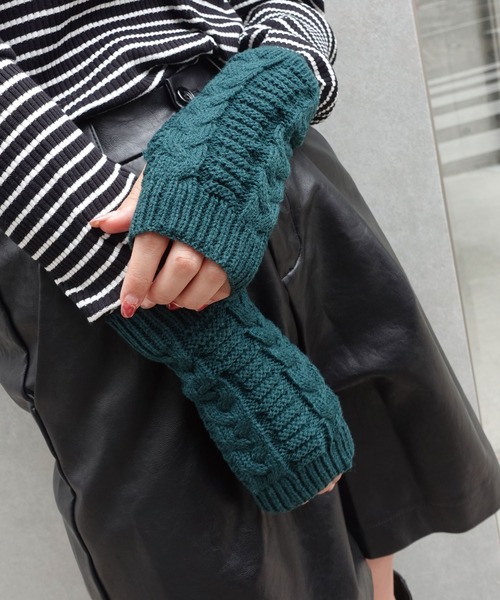 CORNERS（コーナーズ）の「ショートケーブルアームウォーマー（アームカバー・レディース・ブラック/ベージュ/ブラウン/グレー/オフホワイト/グリーン・FREE）」の16枚目の写真