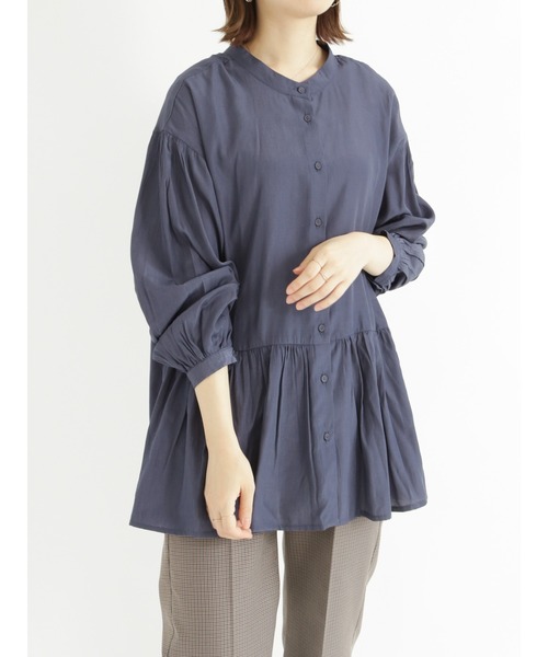 Samansa Mos2 blue（サマンサモスモスブルー）の「前後2way裾ギャザーチュニックブラウス（シャツ/ブラウス・レディース・ブルー/キャメル/チャコール・ﾌﾘ-）」の2枚目の写真
