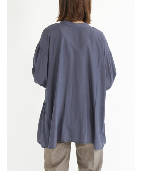 Samansa Mos2 blue（サマンサモスモスブルー）の「前後2way裾ギャザーチュニックブラウス（シャツ/ブラウス・レディース・ブルー/キャメル/チャコール・ﾌﾘ-）」の14枚目の写真