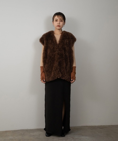 Amiur（エミレ）の「drop shoulder middle length fur gilet（ベスト・レディース・ブラック/アイボリー/ブラウン・FREE）」の8枚目の写真