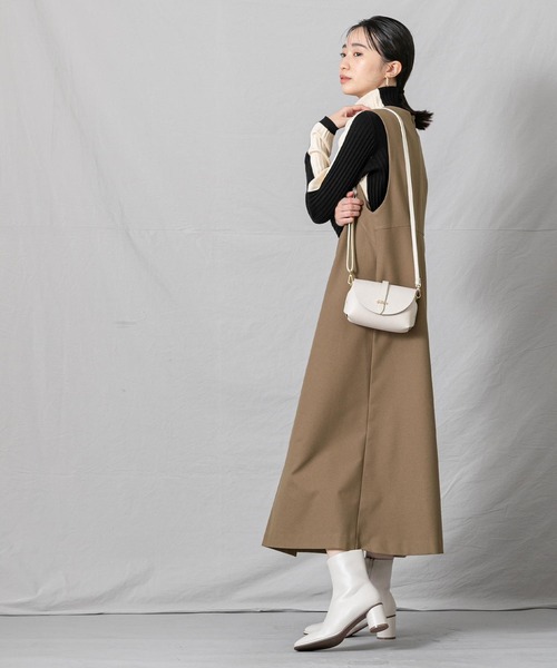 Gready Brilliant（グレディブリリアン）の「VネックAフレア