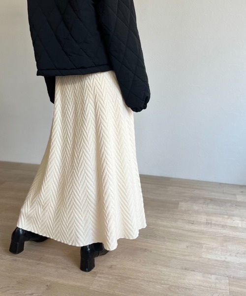 ISOOK(アイスー)の「【ZOZO限定】Knit flare skirt / ニットフレアスカート(スカート・レディース・アイボリー/カーキ・FREE)」の4枚目の写真