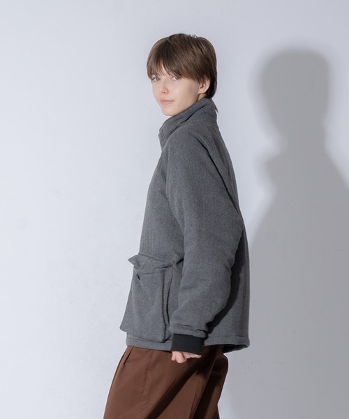 ONCILY(オンシェリー)の「STAND NECK TWEED BLOUSON / ツイード中綿スタンドブルゾン(ブルゾン・メンズ・ダークブラウン/ブラック・LARGE/MEDIUM)」の4枚目の写真