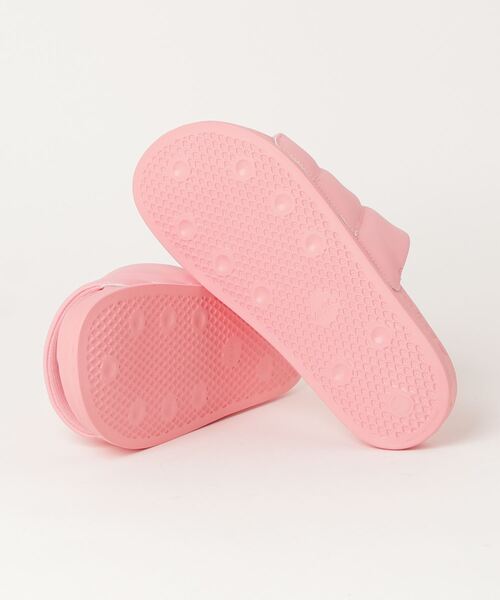 adidas（アディダス）の「アディレッタ エッセンシャル サンダル / Adilette Essential Slides / アディダスオリジナルス adidas Originals（サンダル・レディース・レッド/ピンク・25.5cm/27.5cm/23.5cm/22.5cm/28.5cm/26.5cm/24.5cm）」の12枚目の写真