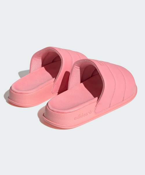 adidas（アディダス）の「アディレッタ エッセンシャル サンダル / Adilette Essential Slides / アディダスオリジナルス adidas Originals（サンダル・レディース・レッド/ピンク・25.5cm/27.5cm/23.5cm/22.5cm/28.5cm/26.5cm/24.5cm）」の17枚目の写真