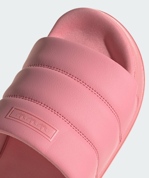 adidas（アディダス）の「アディレッタ エッセンシャル サンダル / Adilette Essential Slides / アディダスオリジナルス adidas Originals（サンダル・レディース・レッド/ピンク・25.5cm/27.5cm/23.5cm/22.5cm/28.5cm/26.5cm/24.5cm）」の16枚目の写真