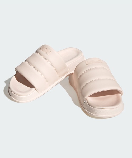 adidas（アディダス）の「アディレッタ エッセンシャル サンダル / Adilette Essential Slides / アディダスオリジナルス adidas Originals（サンダル・レディース・レッド/ピンク・25.5cm/27.5cm/23.5cm/22.5cm/28.5cm/26.5cm/24.5cm）」の3枚目の写真