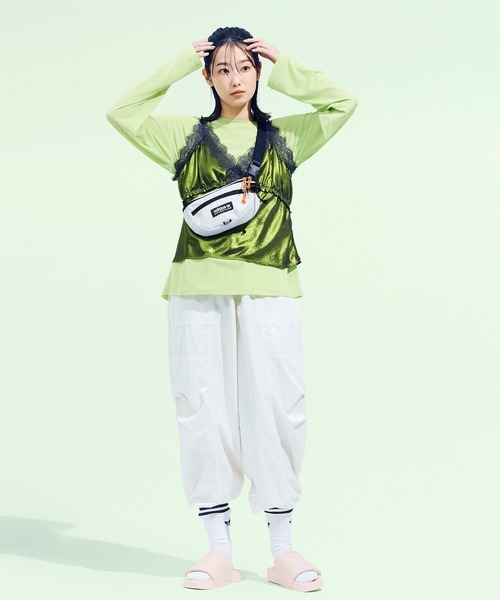 adidas（アディダス）の「アディレッタ エッセンシャル サンダル / Adilette Essential Slides / アディダスオリジナルス adidas Originals（サンダル・レディース・レッド/ピンク・25.5cm/27.5cm/23.5cm/22.5cm/28.5cm/26.5cm/24.5cm）」の20枚目の写真