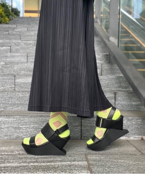 UNITED NUDE(ユナイテッドヌード)の「Delta Wedge Sandal(サンダル・レディース・ブラック/ホワイト/ブラウン・37/36/35/38)」の21枚目の写真