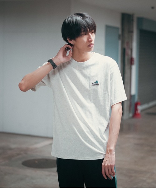 CONVERSE(コンバース)の「【CONVERSE/コンバース】シューズ ブランドロゴ ワンポイント刺繍 Tシャツ オールスター刺繍(Tシャツ/カットソー・メンズ・サックスブルー/ダークグリーン/オフホワイト/ホワイト/ブラック・MEDIUM/LARGE/X-LARGE)」の3枚目の写真
