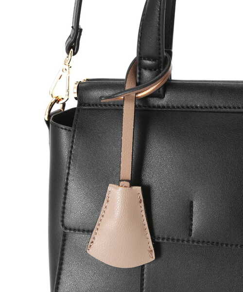 N.（N. Natural Beauty Basic）（エヌエヌナチュラルビューティーベーシック）の「◆フラップデザイン２ｗａｙショルダーバッグ（ショルダーバッグ・レディース・ブラック/グレイッシュベージュ/レモンイエロー・ﾌﾘ-）」の10枚目の写真