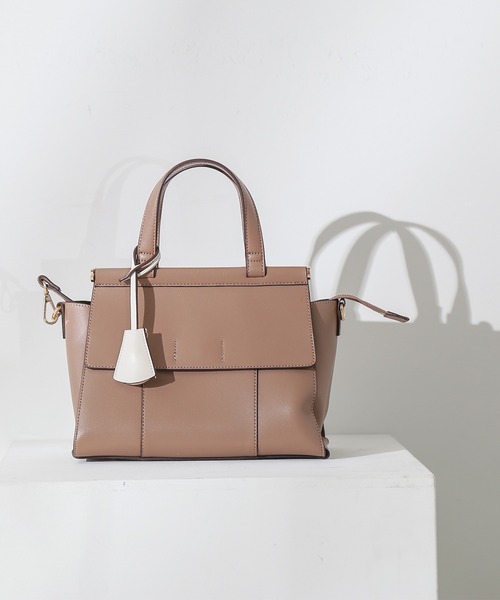 N.（N. Natural Beauty Basic）（エヌエヌナチュラルビューティーベーシック）の「◆フラップデザイン２ｗａｙショルダーバッグ（ショルダーバッグ・レディース・ブラック/グレイッシュベージュ/レモンイエロー・ﾌﾘ-）」の2枚目の写真