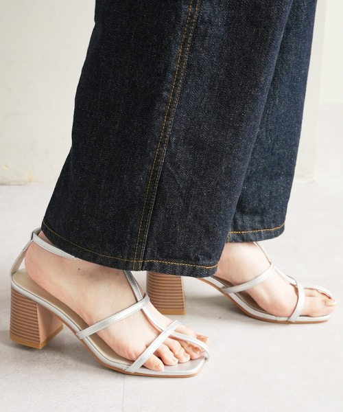 DISCOAT（ディスコート）の「センターストラップスタックヒールサンダル（サンダル・レディース・ブラック/シルバー/アイボリー・MEDIUM/LARGE）」の13枚目の写真