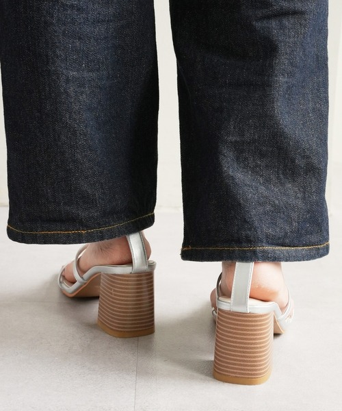 DISCOAT（ディスコート）の「センターストラップスタックヒールサンダル（サンダル・レディース・ブラック/シルバー/アイボリー・MEDIUM/LARGE）」の6枚目の写真