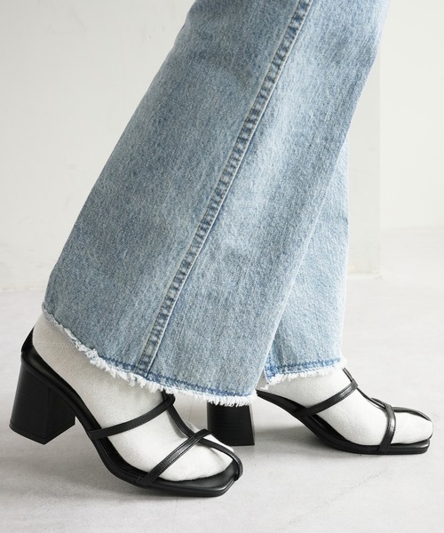 DISCOAT（ディスコート）の「センターストラップスタックヒールサンダル（サンダル・レディース・ブラック/シルバー/アイボリー・MEDIUM/LARGE）」の8枚目の写真