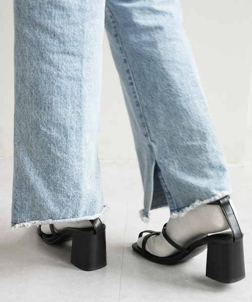 DISCOAT（ディスコート）の「センターストラップスタックヒールサンダル（サンダル・レディース・ブラック/シルバー/アイボリー・MEDIUM/LARGE）」の4枚目の写真