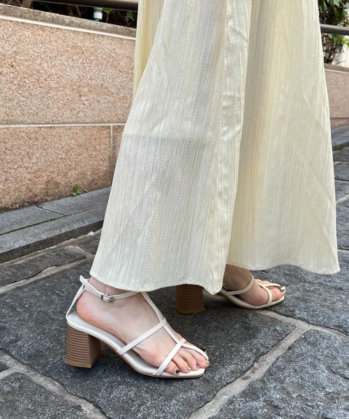 DISCOAT（ディスコート）の「センターストラップスタックヒールサンダル（サンダル・レディース・ブラック/シルバー/アイボリー・MEDIUM/LARGE）」の18枚目の写真