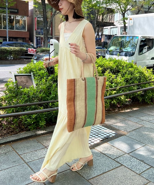 DISCOAT（ディスコート）の「センターストラップスタックヒールサンダル（サンダル・レディース・ブラック/シルバー/アイボリー・MEDIUM/LARGE）」の19枚目の写真