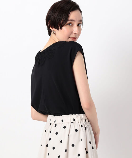 NOLLEY’S(ノーリーズ)の「ストレッチポンチレース衿フレンチTシャツ(Tシャツ/カットソー・レディース・オフホワイト/ブラック/ネイビー・FREE)」の7枚目の写真