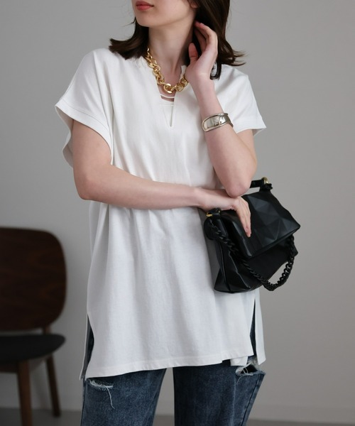 sakishimatokyo(サキシマトーキョー)の「キーネックノースリトップス(Tシャツ/カットソー・レディース・オフホワイト/グレイッシュベージュ/ネイビー・FREE)」の2枚目の写真