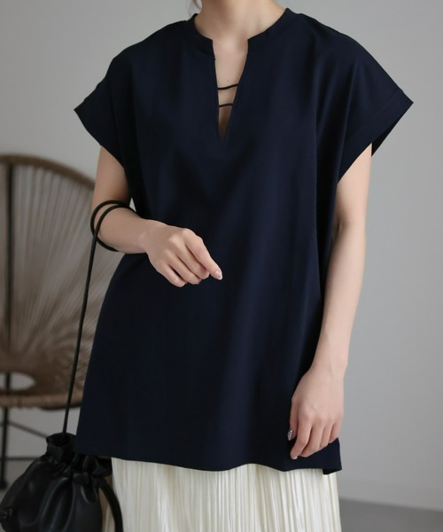sakishimatokyo(サキシマトーキョー)の「キーネックノースリトップス(Tシャツ/カットソー・レディース・オフホワイト/グレイッシュベージュ/ネイビー・FREE)」の4枚目の写真