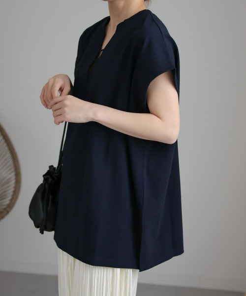 sakishimatokyo(サキシマトーキョー)の「キーネックノースリトップス(Tシャツ/カットソー・レディース・オフホワイト/グレイッシュベージュ/ネイビー・FREE)」の8枚目の写真