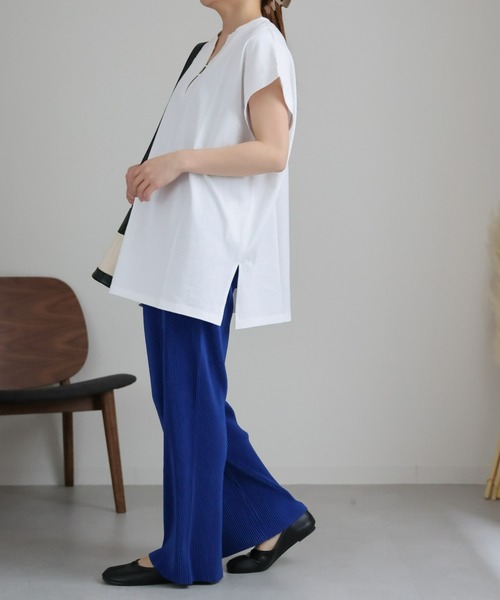 sakishimatokyo(サキシマトーキョー)の「キーネックノースリトップス(Tシャツ/カットソー・レディース・オフホワイト/グレイッシュベージュ/ネイビー・FREE)」の13枚目の写真
